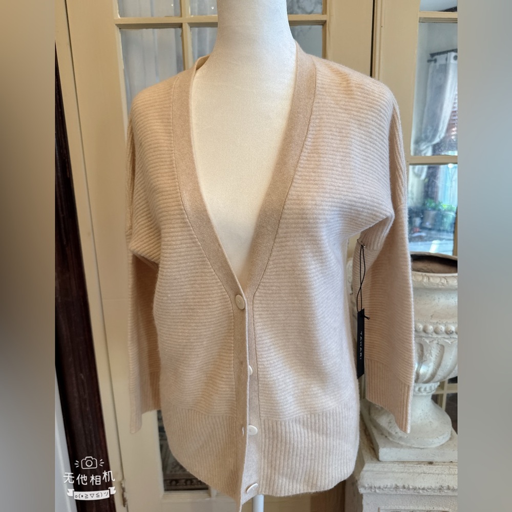 Tahari Pure Lux 100% Cashmere Elegant Beige V-Neck Cardigan Sweater - Picture 3 of 7